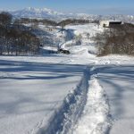 湯の峰ゲレンデ：滅多にオープンしないゲレンデのようで、初めて滑りました。深雪にゴキゲンです。