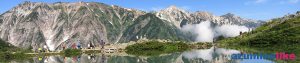2017/8/27【快晴の八方池】八方池から見た白馬山系です。八方池には今までに７〜８回、登りましたが、風もなく鏡面返しに映る三山は初めてで、興奮の１枚です。