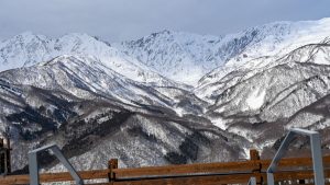 白馬岳の登山口も見える。