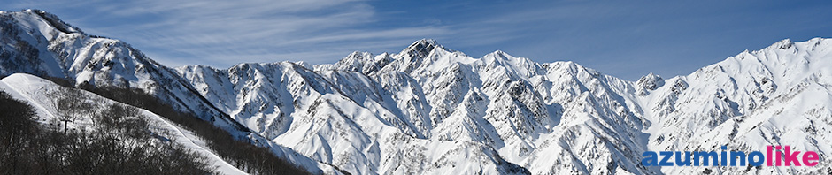 2022/1/25【 五竜・47スキー場から見た五竜岳】中央の黒い岩肌の山が五竜岳、冬場ならではの山岳風景です。